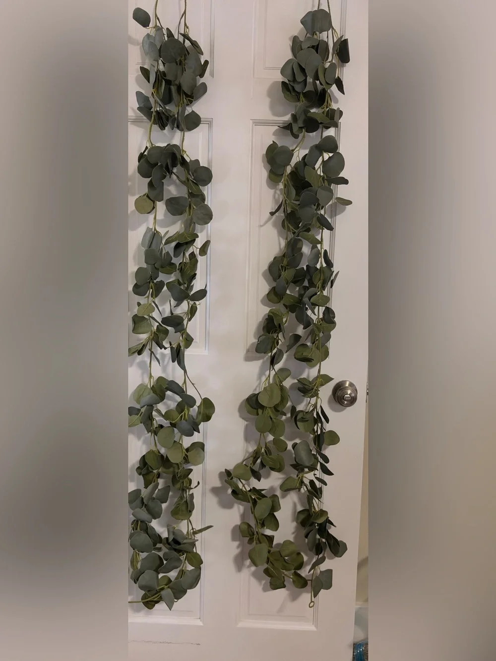 Classic Eucalyptus Leaf Garland - Green Holiday Décor set of 4